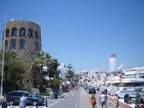Jardines Del Puerto En Pleno Centro De Puerto Banus Marbella
